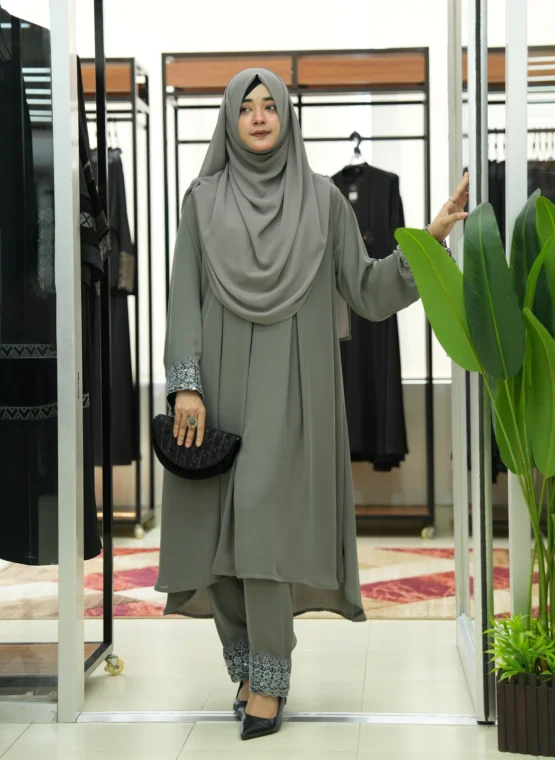 প্রিমিয়াম এমব্রয়ডারি কুর্তি সেট